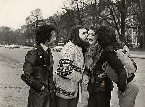 Malisa Longo fra il regista Jean Francoise Davy, Phileppe Gastè e il produttore italiano